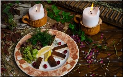 Скумбрия собственного копчения с печеным картофелем. фото Скумбрия собственного копчения с печеным картофелем. картинка