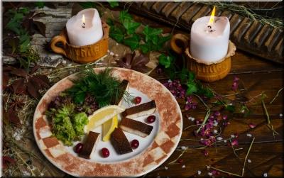 Скумбрия собственного копчения с печеным картофелем. картинка