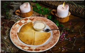 Блины с деревенской сметаной фото Блины с деревенской сметаной картинка