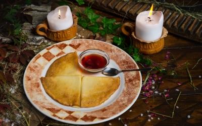 Garnish with strawberry jam image