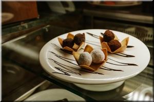 Ассорти трюфелей ручной работы фото Ассорти трюфелей ручной работы картинка