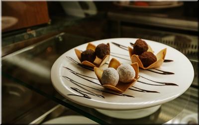 Ассорти трюфелей ручной работы картинка