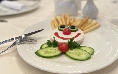 "Клоун" - котлетка паровая куриная фото "Клоун" - котлетка паровая куриная картинка