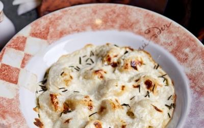 Meat dumplings served photo Meat dumplings served image