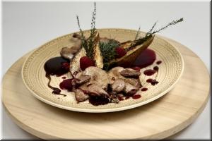 Перепелки жареные с запеченной грушей фото Перепелки жареные с запеченной грушей картинка