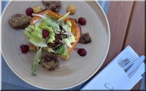 Салат с печеной тыквой и жареной куриной печенью, с заправкой из сока лимона фото Салат с печеной тыквой и жареной куриной печенью, с заправкой из сока лимона картинка